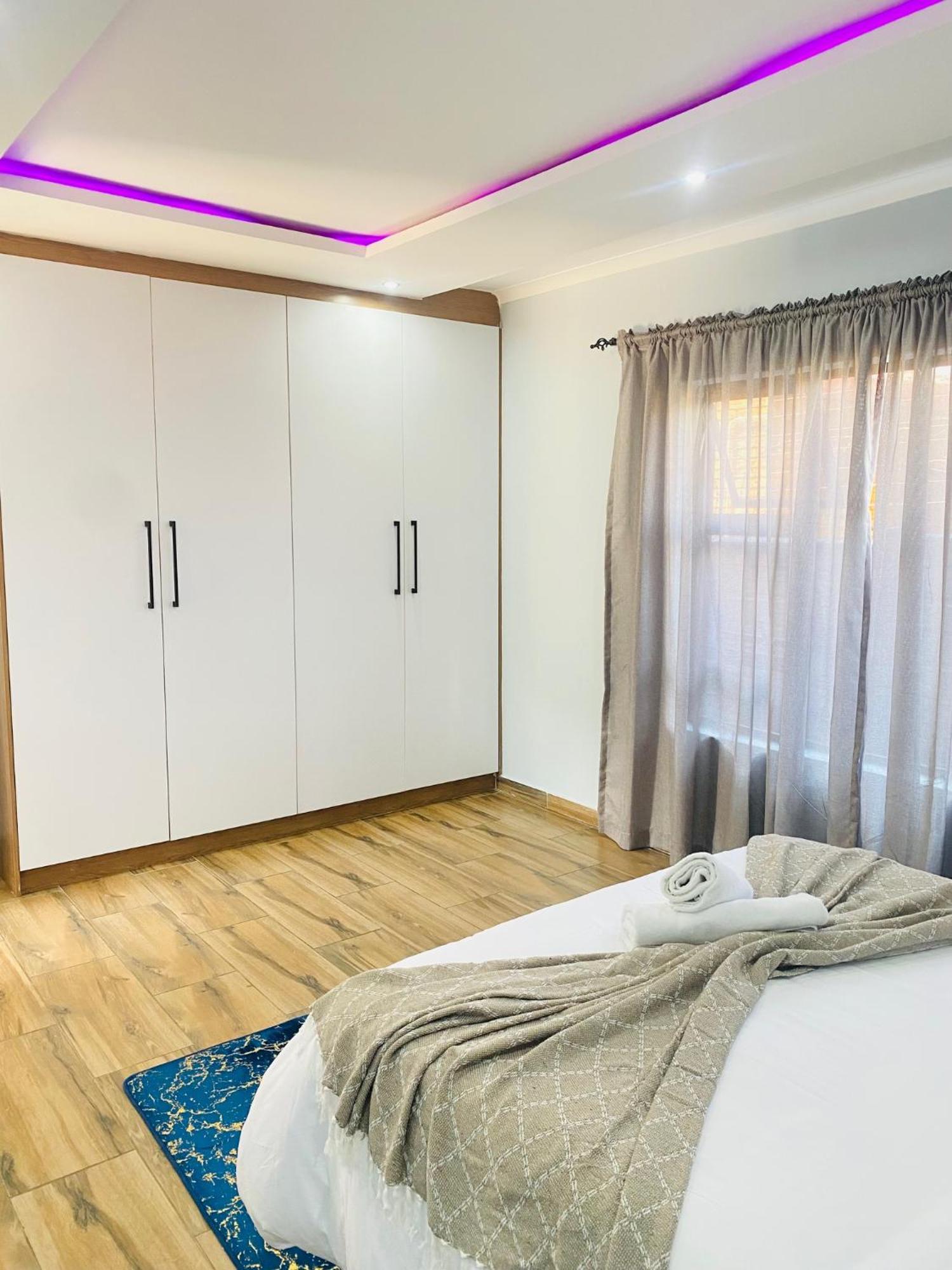 Airport Imperial Guest House 켐턴파크 외부 사진
