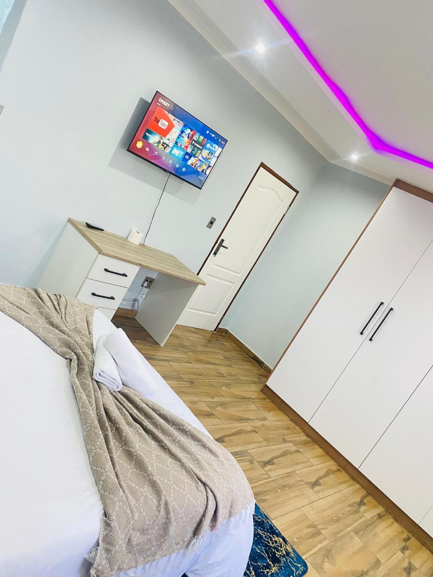 Airport Imperial Guest House 켐턴파크 외부 사진