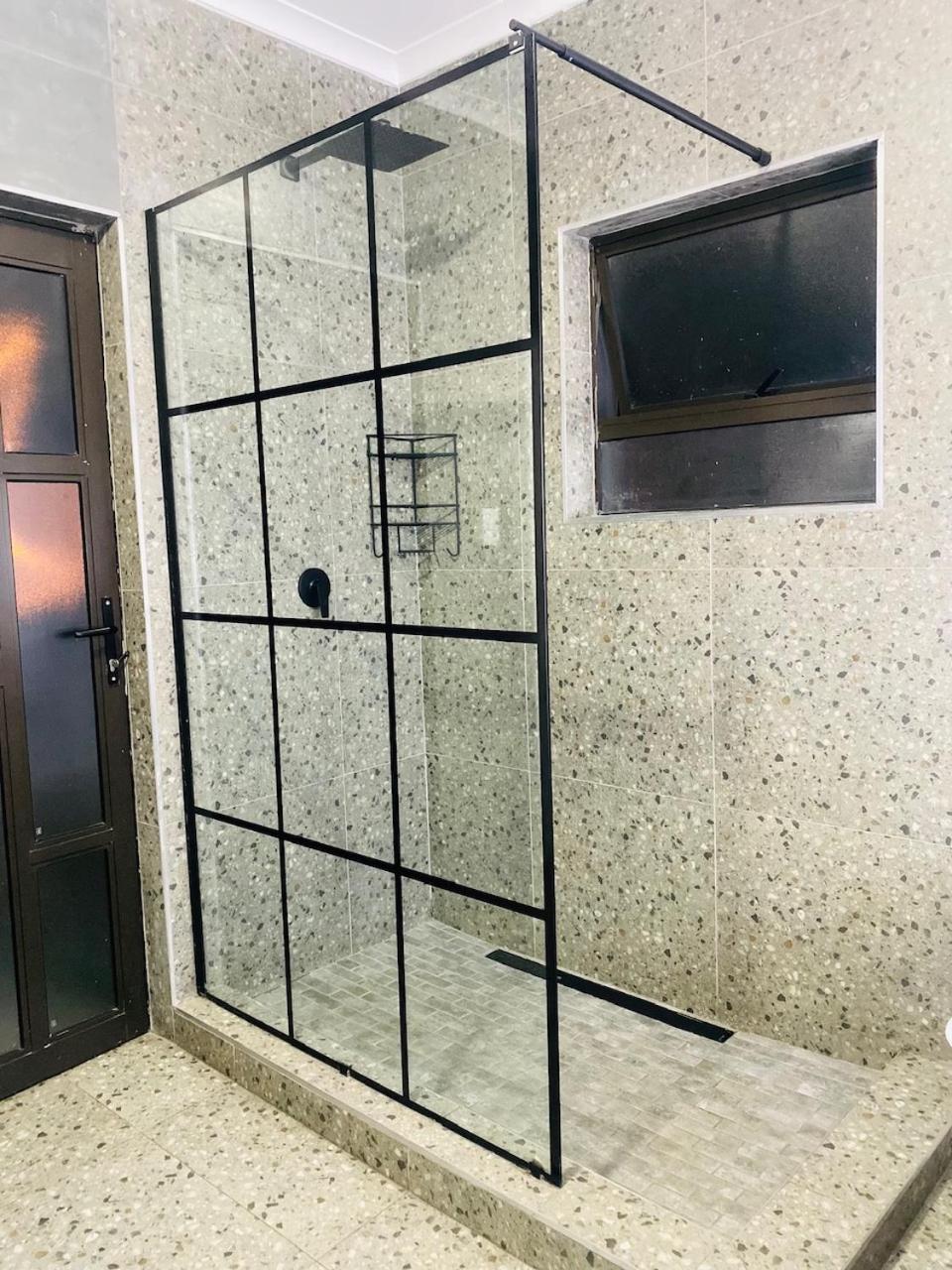 Airport Imperial Guest House 켐턴파크 외부 사진